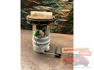 Gebruikte Benzinepomp Renault Twingo II (CN) 1.2 16V Prijs € 35,00 Margeregeling aangeboden door Autorecycling Chino B.V.