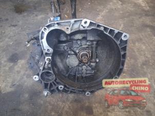 Gebruikte Versnellingsbak Fiat Doblo Cargo (223) 1.9 JTD Prijs € 300,00 Margeregeling aangeboden door Autorecycling Chino B.V.