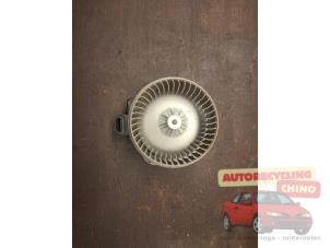 Gebruikte Chaufage Ventilatiemotor Toyota Yaris II (P9) 1.33 16V Dual VVT-I Prijs € 40,00 Margeregeling aangeboden door Autorecycling Chino B.V.