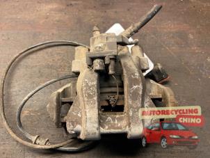 Gebruikte Remklauw (Tang) rechts-achter Mercedes E (W211) 3.2 E-320 V6 18V Prijs € 45,00 Margeregeling aangeboden door Autorecycling Chino B.V.