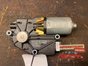 Gebruikte Schuifdak Motor Peugeot 3008 I (0U/HU) 1.6 16V THP 155 Prijs € 35,00 Margeregeling aangeboden door Autorecycling Chino B.V.