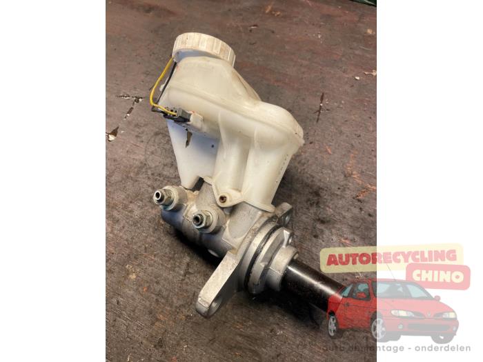 Gebruikte Hoofdremcilinder Mitsubishi Space Star (A0) 1.2 12V Prijs € 25,00 Margeregeling aangeboden door Autorecycling Chino B.V.