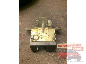 Gebruikte Slotmechaniek Achterklep Saab 900 II 2.0 i,Si 16V Prijs € 25,00 Margeregeling aangeboden door Autorecycling Chino B.V.