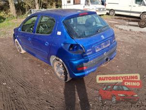 Gebruikte Achteras voorwielaandrijving Peugeot 206+ (2L/M) 1.4 XS Prijs € 150,00 Margeregeling aangeboden door Autorecycling Chino B.V.