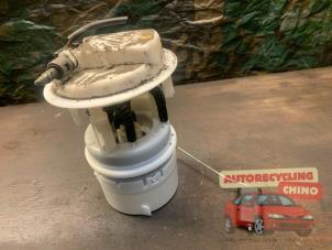 Gebruikte Benzinepomp Peugeot 206+ (2L/M) 1.4 XS Prijs € 35,00 Margeregeling aangeboden door Autorecycling Chino B.V.