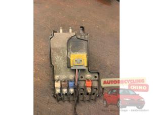 Gebruikte Zekering Peugeot 308 (4A/C) 1.6 HDiF 16V Prijs € 25,00 Margeregeling aangeboden door Autorecycling Chino B.V.