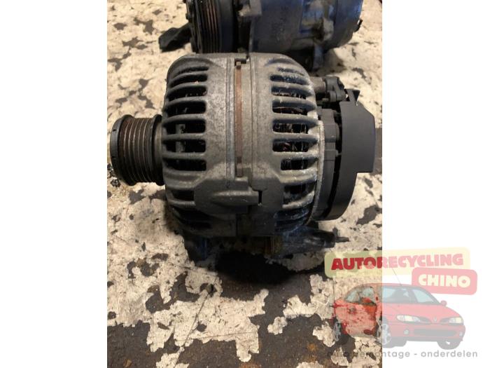 Gebruikte Dynamo Volkswagen Bora (1J2) 1.9 TDI 100 Prijs € 45,00 Margeregeling aangeboden door Autorecycling Chino B.V.