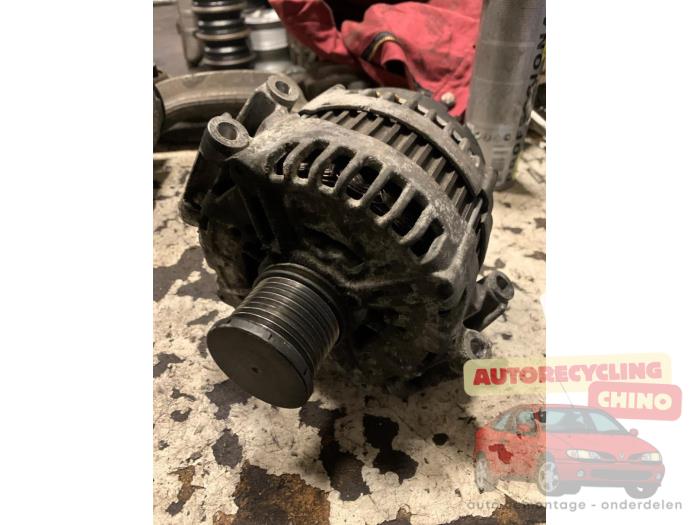 Dynamo van een Mercedes-Benz S (W221) 3.0 S-320 CDI 24V 2007