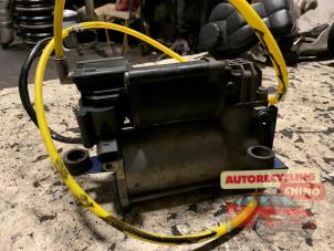 Gebruikte Luchtpomp (Vering) Mercedes S (W221) 3.0 S-320 CDI 24V Prijs € 320,00 Margeregeling aangeboden door Autorecycling Chino B.V.