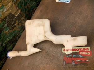 Gebruikte Ruitensproeiertank voor Ford B-Max (JK8) 1.0 EcoBoost 12V 100 Prijs € 25,00 Margeregeling aangeboden door Autorecycling Chino B.V.