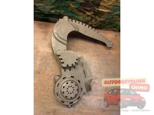 Gebruikte Distributiedeksel Ford B-Max (JK8) 1.0 EcoBoost 12V 100 Prijs € 15,00 Margeregeling aangeboden door Autorecycling Chino B.V.