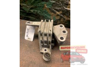 Gebruikte Motorsteun Opel Insignia Sports Tourer 2.0 CDTI 16V 130 ecoFLEX Prijs € 25,00 Margeregeling aangeboden door Autorecycling Chino B.V.