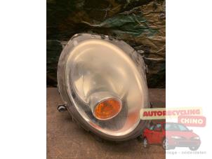 Gebruikte Rechter Koplamp Mini Mini (R56) 1.4 16V One Prijs € 45,00 Margeregeling aangeboden door Autorecycling Chino B.V.