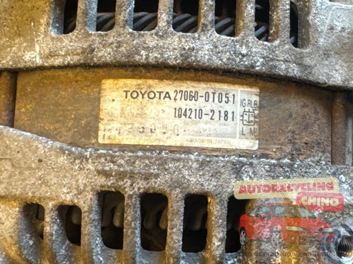 Dynamo van een Toyota Auris (E15) 1.6 Dual VVT-i 16V 2011
