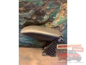 Gebruikte Armsteun Citroen C3 (SC) 1.6 16V VTi 120 Prijs € 50,00 Margeregeling aangeboden door Autorecycling Chino B.V.