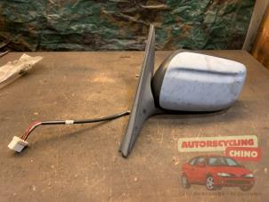 Gebruikte Buitenspiegel links Mazda 626 (GF12) 1.8i 16V Prijs € 25,00 Margeregeling aangeboden door Autorecycling Chino B.V.