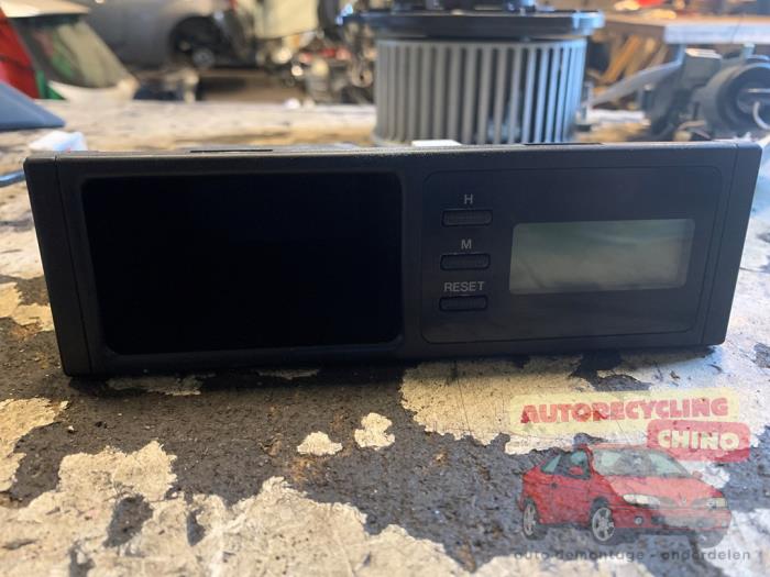 Gebruikte Display Interieur Mazda 626 (GF12) 1.8i 16V Prijs € 25,00 Margeregeling aangeboden door Autorecycling Chino B.V.