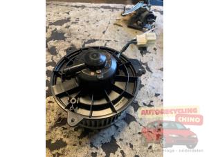 Gebruikte Chaufage Ventilatiemotor Mazda 626 (GF12) 1.8i 16V Prijs € 35,00 Margeregeling aangeboden door Autorecycling Chino B.V.