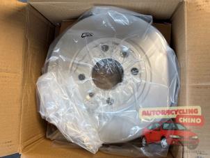 Gebruikte Remschijf voor Renault Clio II (BB/CB) 1.4 16V Prijs € 40,00 Margeregeling aangeboden door Autorecycling Chino B.V.