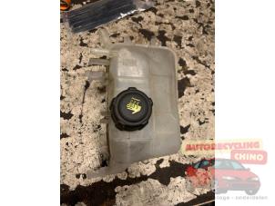 Gebruikte Koelvloeistof Reservoir Renault Grand Scénic III (JZ) 1.4 16V TCe 130 Prijs € 20,00 Margeregeling aangeboden door Autorecycling Chino B.V.