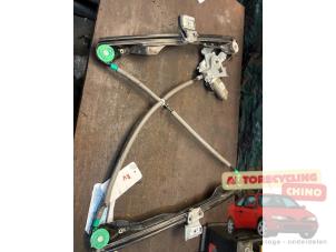 Gebruikte Ruitmechaniek 2Deurs rechts-voor Ford Focus 1 1.8 16V Prijs € 35,00 Margeregeling aangeboden door Autorecycling Chino B.V.