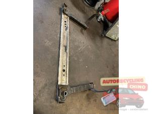 Gebruikte Frontbalk Renault Grand Scénic III (JZ) 1.4 16V TCe 130 Prijs € 50,00 Margeregeling aangeboden door Autorecycling Chino B.V.