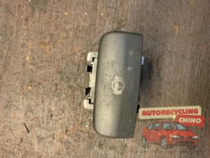 Gebruikte Handrem schakelaar Peugeot 5008 I (0A/0E) 1.6 THP 16V Prijs € 50,00 Margeregeling aangeboden door Autorecycling Chino B.V.