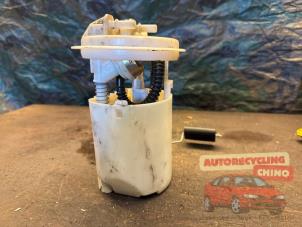 Gebruikte Benzinepomp Renault Clio II (BB/CB) 1.2 Prijs € 24,99 Margeregeling aangeboden door Autorecycling Chino B.V.