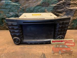 Gebruikte Radio Mercedes CLS (C219) 320 CDI 24V Prijs € 250,00 Margeregeling aangeboden door Autorecycling Chino B.V.