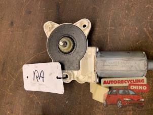 Gebruikte Motor electrisch raam Mercedes CLS (C219) 320 CDI 24V Prijs € 50,00 Margeregeling aangeboden door Autorecycling Chino B.V.