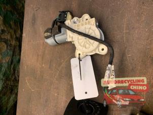 Gebruikte Portierruitmotor Mercedes CLS (C219) 320 CDI 24V Prijs € 50,00 Margeregeling aangeboden door Autorecycling Chino B.V.