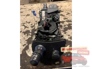 Gebruikte Licht + Raw Schakelaar Renault Scénic II (JM) 1.6 16V Prijs € 75,00 Margeregeling aangeboden door Autorecycling Chino B.V.