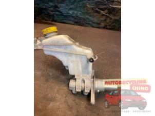 Gebruikte Hoofdremcilinder Fiat Doblo Cargo (263) 1.4 T-Jet 16V Natural Power Prijs € 35,00 Margeregeling aangeboden door Autorecycling Chino B.V.