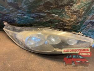 Gebruikte Rechter Koplamp Ford Fiesta 6 (JA8) 1.25 16V Prijs € 90,00 Margeregeling aangeboden door Autorecycling Chino B.V.