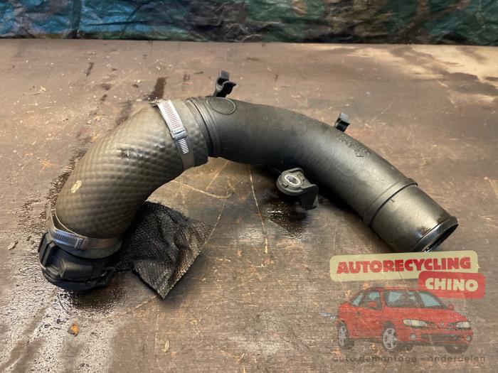 Gebruikte Intercooler Buis Renault Scénic III (JZ) 1.2 16V TCe 115 Energy Prijs € 35,00 Margeregeling aangeboden door Autorecycling Chino B.V.