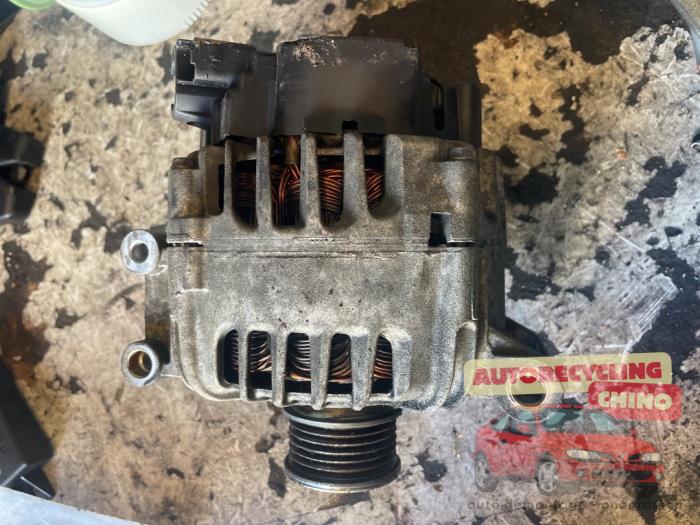 Gebruikte Dynamo Citroen C4 Berline (NC) 1.6 16V VTi Prijs € 75,00 Margeregeling aangeboden door Autorecycling Chino B.V.
