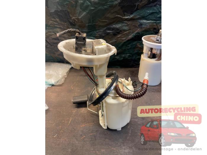 Gebruikte Benzinepomp BMW Mini (R50/53) 1.6 16V One Prijs € 50,00 Margeregeling aangeboden door Autorecycling Chino B.V.
