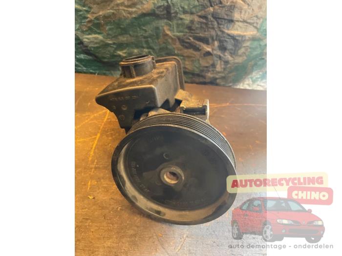 Gebruikte Servopomp Mercedes C (W203) 1.8 C-180K 16V Prijs € 50,00 Margeregeling aangeboden door Autorecycling Chino B.V.