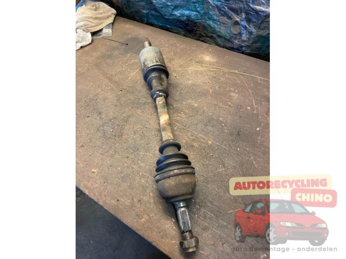 Gebruikte Aandrijfas links-voor Citroen C15 1.4 i Prijs € 40,00 Margeregeling aangeboden door Autorecycling Chino B.V.