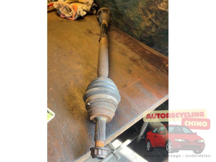 Gebruikte Steekas rechts-voor Volkswagen Polo III (6N2) 1.4 16V 75 Prijs € 35,00 Margeregeling aangeboden door Autorecycling Chino B.V.
