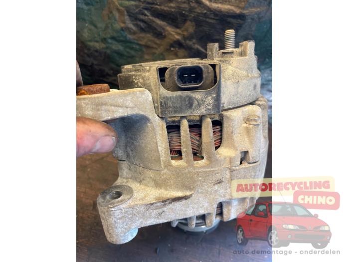 Dynamo van een Opel Corsa D 1.2 16V 2013
