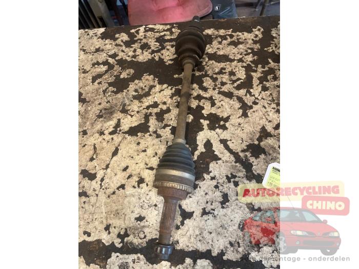 Gebruikte Aandrijfas links-voor Toyota Yaris (P1) 1.3 16V VVT-i Prijs € 35,00 Margeregeling aangeboden door Autorecycling Chino B.V.