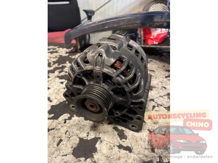 Gebruikte Dynamo Volkswagen Polo IV (9N1/2/3) 1.2 12V Prijs € 35,00 Margeregeling aangeboden door Autorecycling Chino B.V.