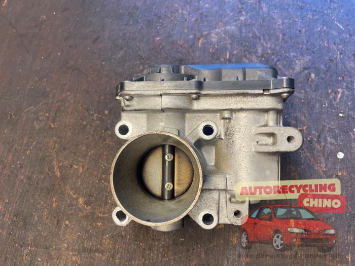 Gebruikte Gasklephuis Dacia Sandero I (BS) 1.2 16V Prijs € 50,00 Margeregeling aangeboden door Autorecycling Chino B.V.