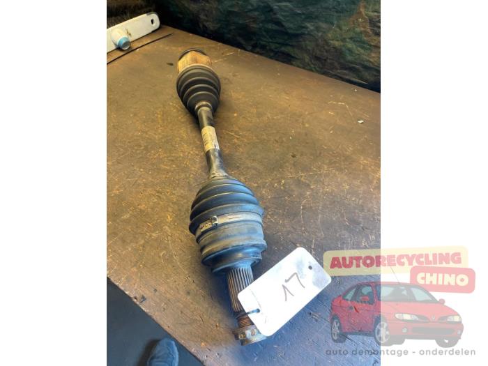 Gebruikte Aandrijfas links-voor BMW X3 (E83) 2.0 16V Prijs € 150,00 Margeregeling aangeboden door Autorecycling Chino B.V.