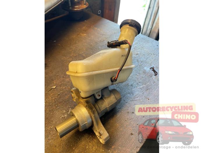 Gebruikte Hoofdremcilinder Chevrolet Spark (M300) 1.0 16V Bifuel Prijs € 25,00 Margeregeling aangeboden door Autorecycling Chino B.V.
