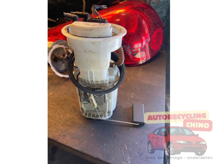 Gebruikte Benzinepomp Volkswagen Polo IV (9N1/2/3) 1.2 12V Prijs € 35,00 Margeregeling aangeboden door Autorecycling Chino B.V.