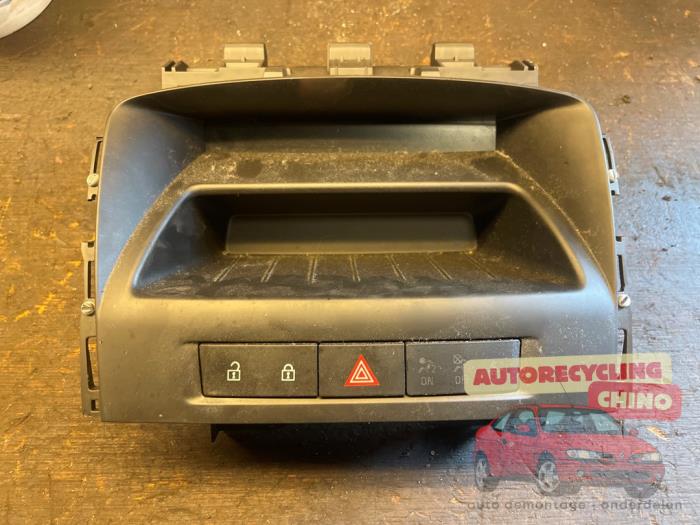 Gebruikte Display Interieur Opel Astra J (PC6/PD6/PE6/PF6) 1.4 16V ecoFLEX Prijs € 50,00 Margeregeling aangeboden door Autorecycling Chino B.V.