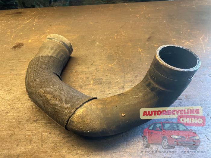 Gebruikte Intercooler Slang Alfa Romeo 159 Sportwagon (939BX) 1.8 TBi 16V Prijs € 50,00 Margeregeling aangeboden door Autorecycling Chino B.V.