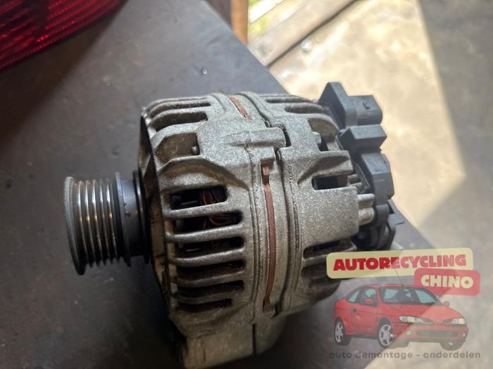 Gebruikte Dynamo Volkswagen Polo IV (9N1/2/3) 1.4 16V Prijs € 50,00 Margeregeling aangeboden door Autorecycling Chino B.V.